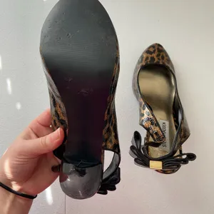 Steve Madden women’s Mevas glossy leopard‎ print bow sling back pumps heels 8.5 thumbnail 8