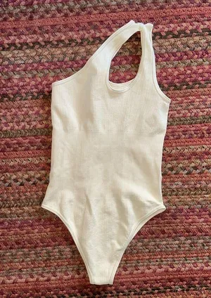 Oqq Cream Seamless One Shoulder Cut Out Bodysuit thumbnail 2