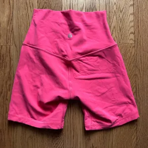 Lululemon Align High-Rise Short 6"
Lip Gloss thumbnail 3