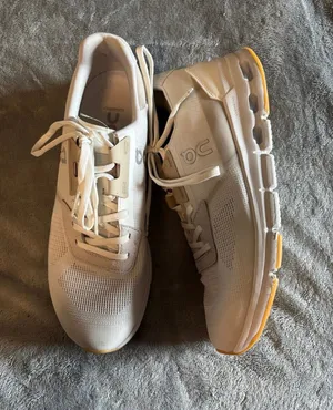 Oncloud shoes thumbnail 1