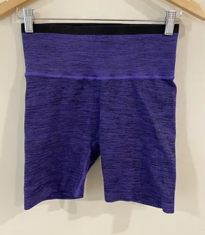 Peloton women’s seamless purple/black bike shorts size Medium Athletic Biker thumbnail 1
