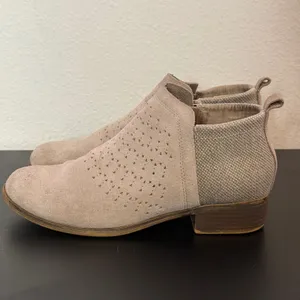 TOMS Suede Leather Ankle Boots Low Block Heel Western BOHO Booties Size 7.5 Deia thumbnail 10