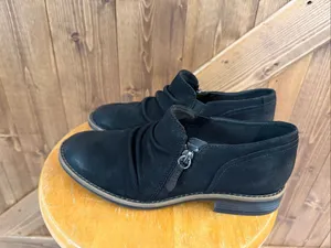 Clarks Collection Women’s Size 7 M Black Faux Leather Side Zip Loafer Shoes thumbnail 3