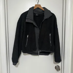 Vuori | Women's Alpine W Cozy Black Full Zip Fleece Funnel Sherpa Jacket, XL thumbnail 4