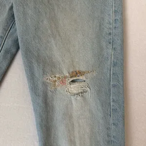 Levi’s 501 150th Anniversary Edition Womens 24 x 30Floral Patch Button Fly Jeans thumbnail 3