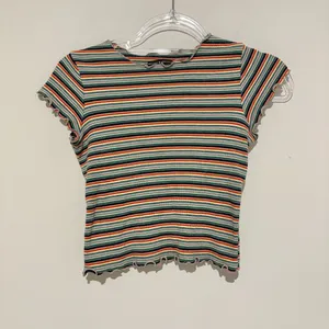 Brandy Melville Wynn Rainbow Stripe Lettuce Hem Scalloped Baby Tee 80s/90s‎ OS thumbnail 2
