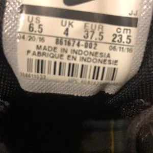 Nike Women's Air Max Thea SE Running Shoe 6.5 Black thumbnail 9