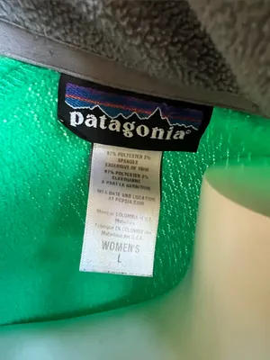 Patagonia Green Teddy Fleece Jacket with Gray Panels 3 zip pockets cozy thumbnail 2