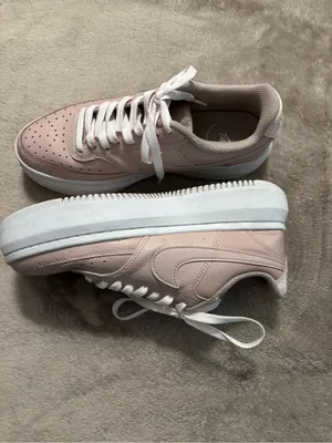 Nike Sneakers Women’s Size 9 Pink Low-Top Sneakers thumbnail 3