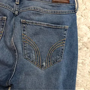 Hollister Distressed Raw Hem Straight Mom Jeans Light Wash‎ 7 Regular thumbnail 5