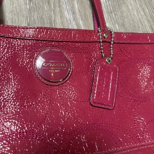 Coach Signature C Patent Leather Tote Bag Raspberry F15142 thumbnail 4