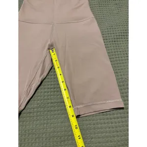 Lululemon Shorts Women’s Size 4 thumbnail 4