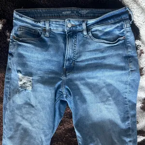 Old Navy Extra Stretch High Rise Distressed Straight Denim Jeans Size 12-Long thumbnail 3