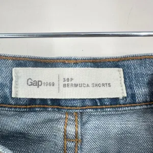 Gap 1969 30" Size‎ 10 Light Wash Denim Bermuda Shorts Cuffed thumbnail 3