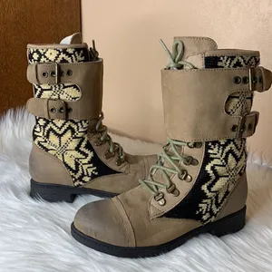 Kelsi Dagger Ilya Snowflake Boots Size 7 thumbnail 1