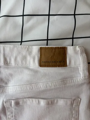 Woman’s White American Eagle Jean Shorts, Size 2, Next Level Stretch. thumbnail 7