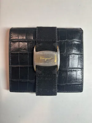 Ferragamo Vintage Vara Bow Wallet Croc Embossed Black Leather Compact Bifold thumbnail 2