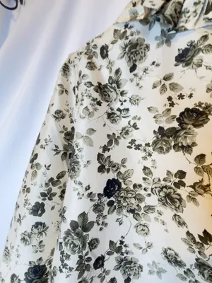 TUCKERNUCK Faded Roses Bouvier Blouse Size Medium thumbnail 13