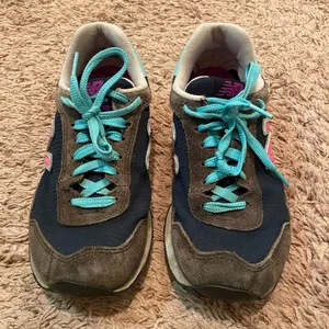 New Balance 574 Women's Size 7.5 Navy/Teal/Pink Retro Sneaker Moderate Wear thumbnail 4