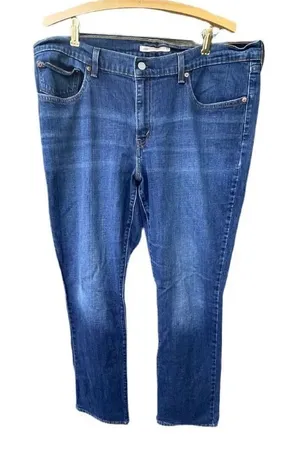 Levi’s 414 relaxed straight women’s size W33 L 32. thumbnail 1