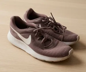 Nike Tanjun Women’s Running Shoes Mauve Pink Mesh Sneakers Size 9 thumbnail 1