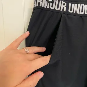 EUC | Under Armour women’s heat gear loose‎ fit solid active shorts — medium thumbnail 2