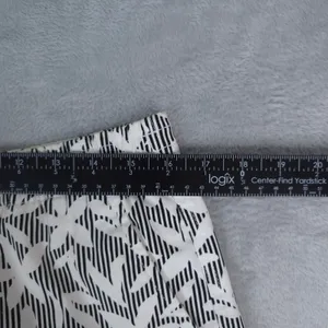 Lands End Shorts Womens 10 White Black‎ Floral Striped Mid Rise Bermuda Stretch thumbnail 7