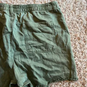 Aerie Adventure Short Army Green Women’s Size Large thumbnail 5