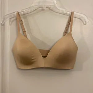 Skims wireless bra, size 34C thumbnail 2