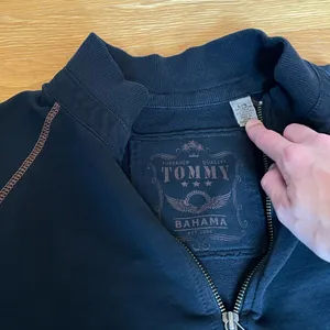 Tommy Bahama Black 1/4 Zip Pullover Sweatshirt Men’s Large Cotton Blend thumbnail 2