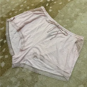 Victoria’s Secret light pink lace pajama shorts women’s size medium thumbnail 3