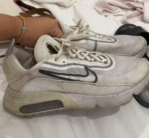Nike Tennis Shoes Women’s thumbnail 1