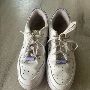 Nike Air Force 1 White and Purple Women's Sneakers thumbnail 2