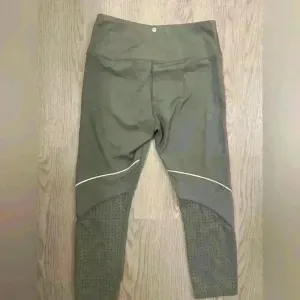 Avia Women’s‎ Active Flex Tech Capri Leggings Size M thumbnail 2