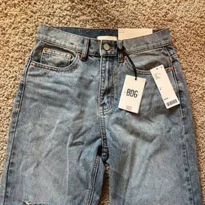 Urban Outfitters High-Waisted Straight-Leg Cowboy Jeans thumbnail 3