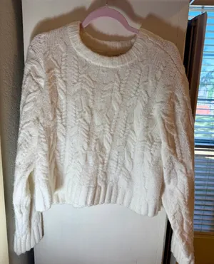 Universal Thread white cable-knit sweater size Medium! thumbnail 1