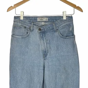 Abercrombie & Fitch The ‘90s Straight Ultra High Rise Jeans Size 27 thumbnail 10