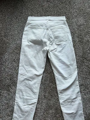 Old Navy White Jeans thumbnail 3