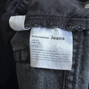 Reformation Isabelle Pleated Short Size 25 Black Denim High Waisted Jean thumbnail 6