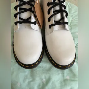 NWT Dr. Martens 1460 White Lace-Up Boots Womens size 9 thumbnail 3