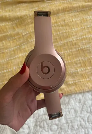 Beats Rose Gold Wireless Headphones thumbnail 1