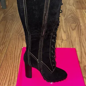 Black Lace thumbnail 3