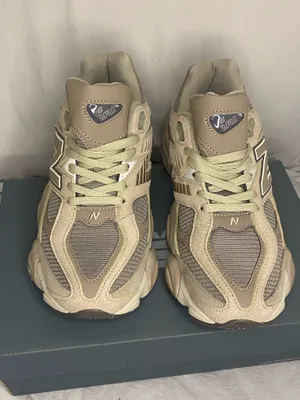 New Balance 9060 Sneakers Shoes Womens Size 10 - Mens 8.5 thumbnail 2