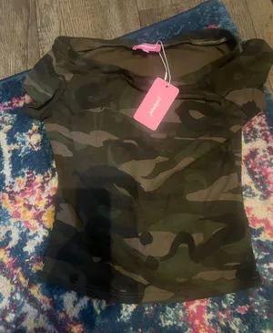 NWT edilted Women’s Camo Off-Shoulder Top thumbnail 1