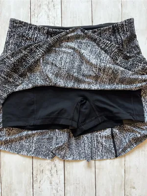 Lululemon Lost in Pace Skirt Air Time White Black Size 6 Rare thumbnail 11