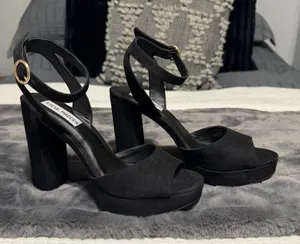 Steve Madden suede Heels size 8 thumbnail 1