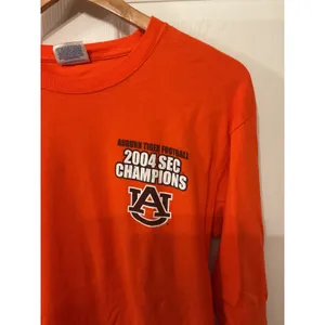 Vintage 2004 Auburn Tigers SEC Champions Hanes Long Sleeve T-Shirt Small thumbnail 3