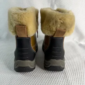 Clarks Collection Tan Leather Faux Fur Trim Winter Duck Boots Womens 7 Red Laces thumbnail 3