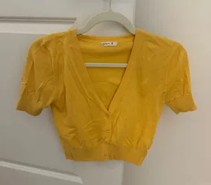 Yellow short sleeve cardigan Size M thumbnail 1