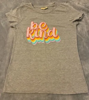 Women’s Bobbie Brooks Grey 'Be Kind' Graphic Tee Size Small thumbnail 1
